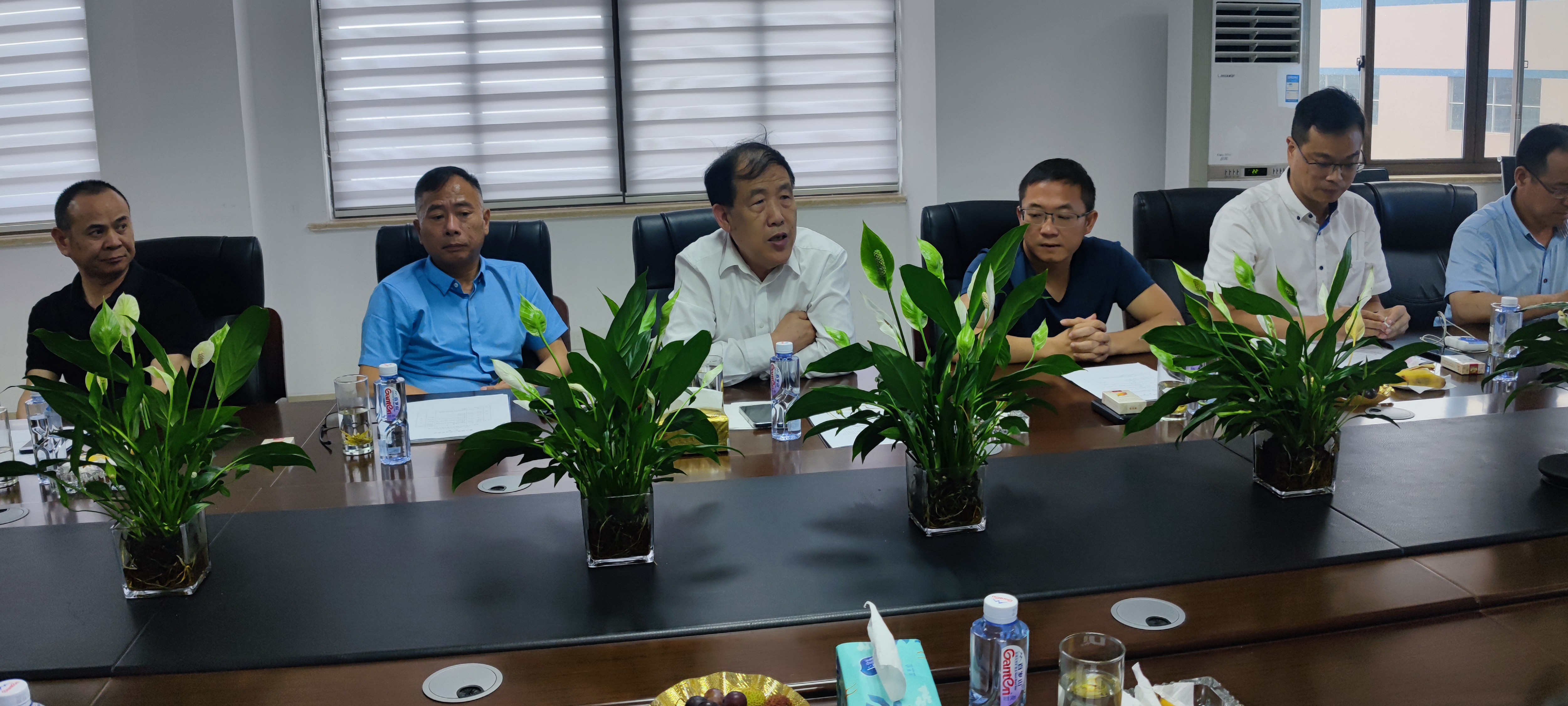 數(shù)控雕銑機(jī),模具雕銑機(jī),立式加工中心,石墨雕銑機(jī)-凱博數(shù)控 數(shù)控雕銑機(jī),模具雕銑機(jī),立式加工中心,石墨雕銑機(jī)-凱博數(shù)控